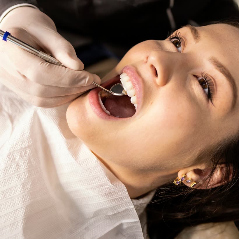 Exame clínico durante consulta odontológica